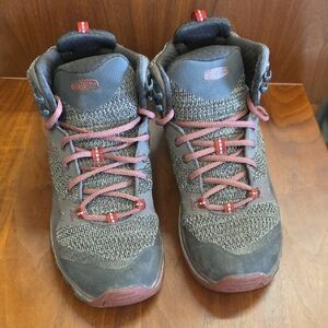 Keen Charcoal and Burgundy Outdoor Boots